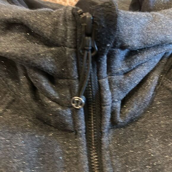 Lululemon Women’s Grey Glitter Cuddle Up Jacket/Sweatshirt Zip-up, Size 8 - Picture 4 of 8